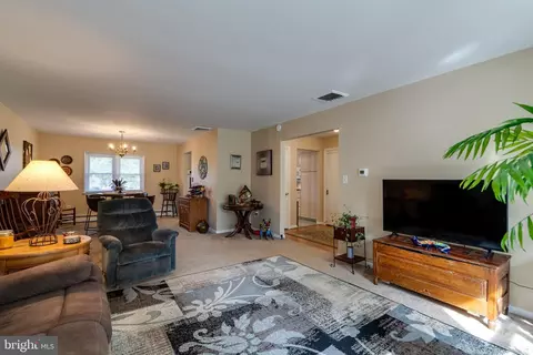 Living - 201 Cardinal Rd, Lititz, PA 17543 photo 4 of 4