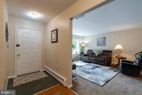 Entry Way - 201 Cardinal Rd, Lititz, PA 17543 photo 2 of 3