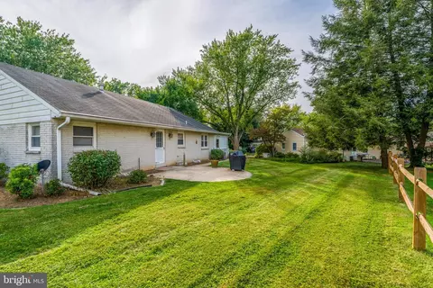 Exterior - 201 Cardinal Rd, Lititz, PA 17543 photo 6 of 7