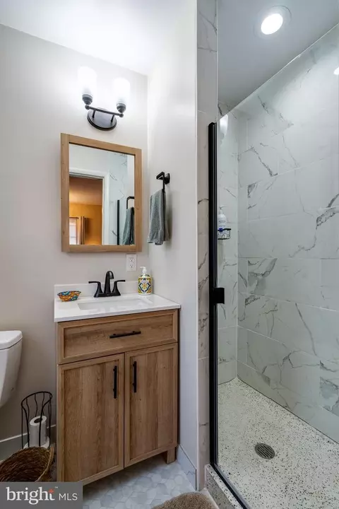 Bath - 201 Cardinal Rd, Lititz, PA 17543 photo 1 of 6