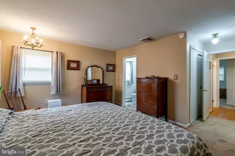 Bedroom - 201 Cardinal Rd, Lititz, PA 17543 photo 2 of 6