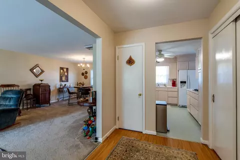 Entry Way - 201 Cardinal Rd, Lititz, PA 17543 photo 3 of 3