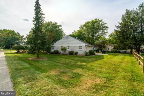 Exterior - 201 Cardinal Rd, Lititz, PA 17543 photo 5 of 7