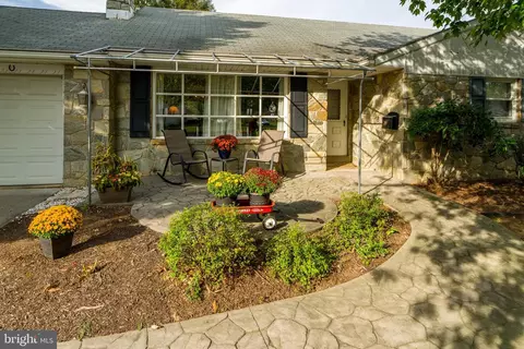 Exterior - 201 Cardinal Rd, Lititz, PA 17543 photo 2 of 7