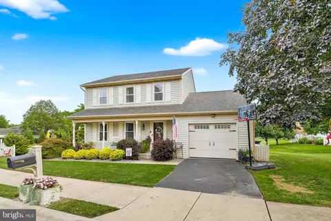 302 W Spruce St, New Holland, PA 17557