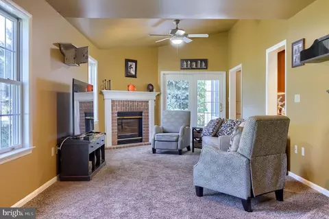 Living - 22 Camellia Ct, Lititz, PA 17543 photo 6 of 6