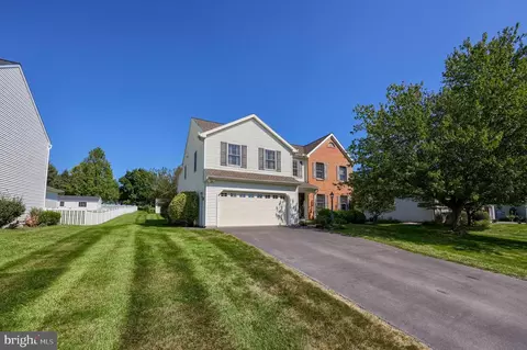 Exterior - 22 Camellia Ct, Lititz, PA 17543 photo 3 of 14