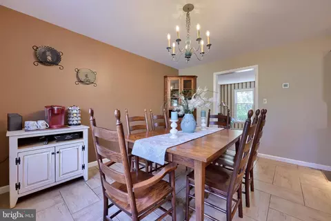 Dining - 22 Camellia Ct, Lititz, PA 17543 photo 4 of 5