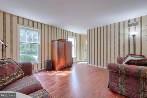 Living - 22 Camellia Ct, Lititz, PA 17543 photo 3 of 6