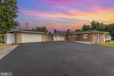 132 Sunny Slope Ln, Manheim, PA 17545