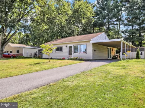 2542 Broad St, East Petersburg, PA 17520