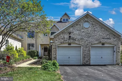 916 Rivergate Ct, Millersville, PA 17551