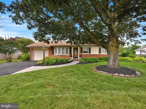 122 Shannon Dr, Lancaster, PA 17603