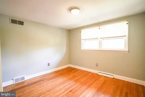 Bedroom - 105 Mayfield Dr, Lititz, PA 17543 photo 1 of 4
