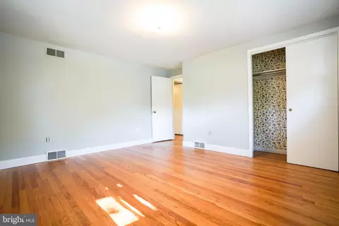 Bedroom - 105 Mayfield Dr, Lititz, PA 17543 photo 3 of 4