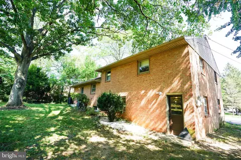 Exterior - 105 Mayfield Dr, Lititz, PA 17543 photo 5 of 7