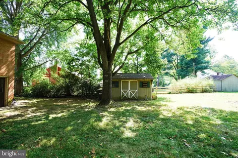 Exterior - 105 Mayfield Dr, Lititz, PA 17543 photo 6 of 7