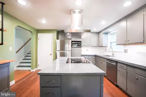 Kitchen - 105 Mayfield Dr, Lititz, PA 17543 photo 2 of 4