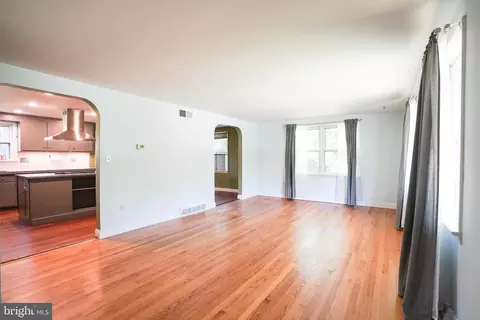 Living - 105 Mayfield Dr, Lititz, PA 17543 photo 1 of 4