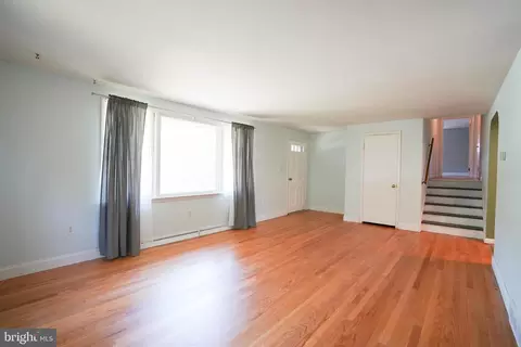 Living - 105 Mayfield Dr, Lititz, PA 17543 photo 3 of 4