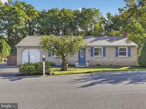 4081 Hilltop Dr, Mount Joy, PA 17552