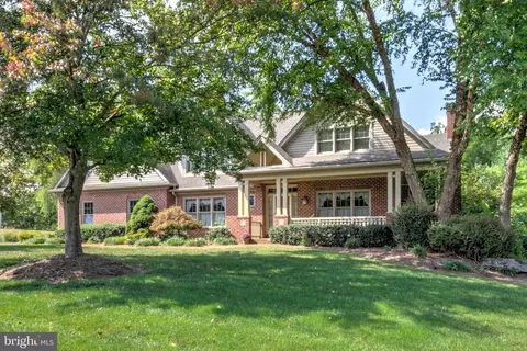 2 Resch Ln, Lancaster, PA 17602