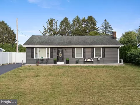 1070 James Ave, Ephrata, PA 17522