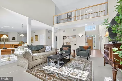 Living - 677 Dorset St, Lititz, PA 17543 photo 4 of 5