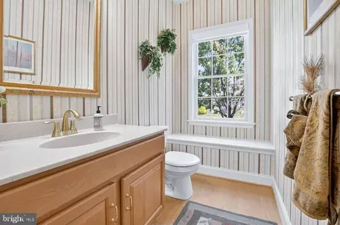 Bath - 677 Dorset St, Lititz, PA 17543 photo 1 of 6