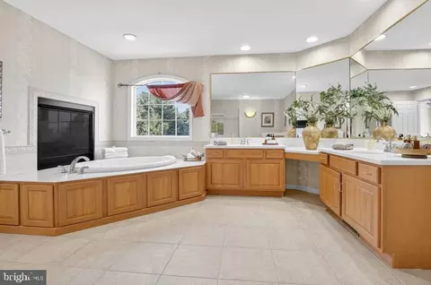 Bath - 677 Dorset St, Lititz, PA 17543 photo 3 of 6