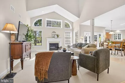Living - 677 Dorset St, Lititz, PA 17543 photo 2 of 5