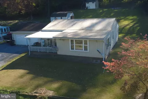 734 Maple Grove Rd, New Holland, PA 17557