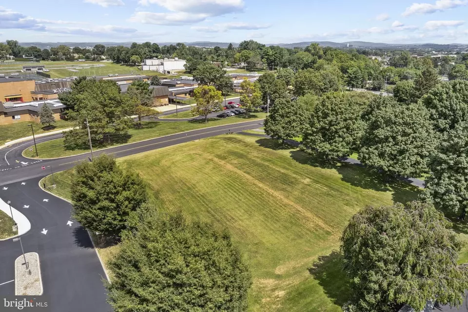  992 Hammon Ave, Ephrata, PA 17522 photo 8