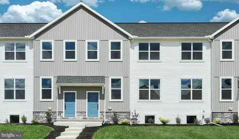 75 N Conifer Dr, Elizabethtown, PA 17022