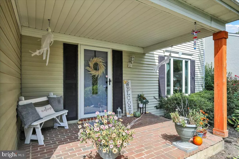 Exterior - 81 W South Ave, Landisville, PA 17538 photo 3 of 6