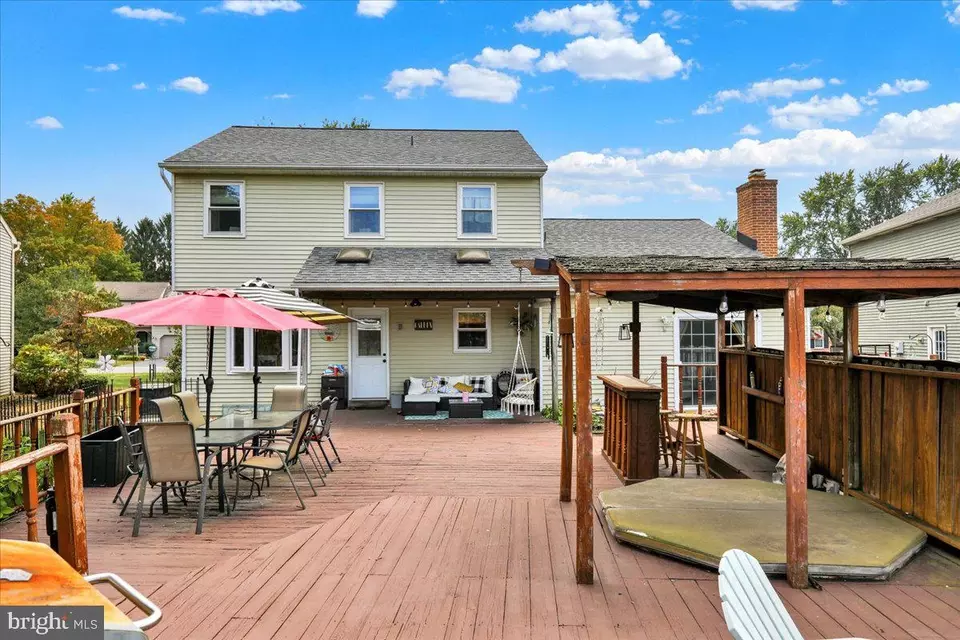 Exterior - 81 W South Ave, Landisville, PA 17538 photo 4 of 6