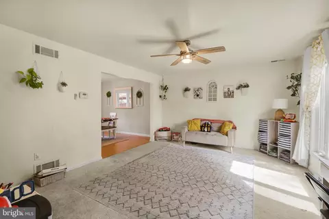 Living - 81 W South Ave, Landisville, PA 17538 photo 1 of 1