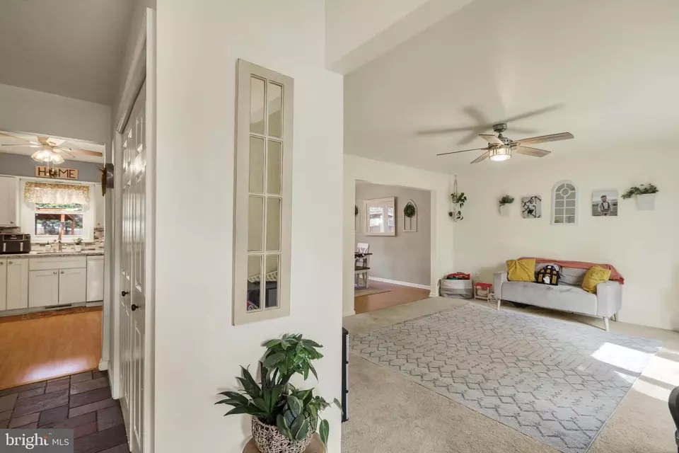 Entry Way - 81 W South Ave, Landisville, PA 17538 photo 3 of 6