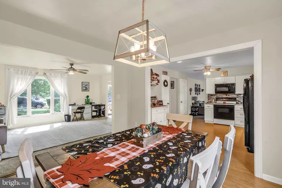 Dining - 81 W South Ave, Landisville, PA 17538 photo 2 of 2