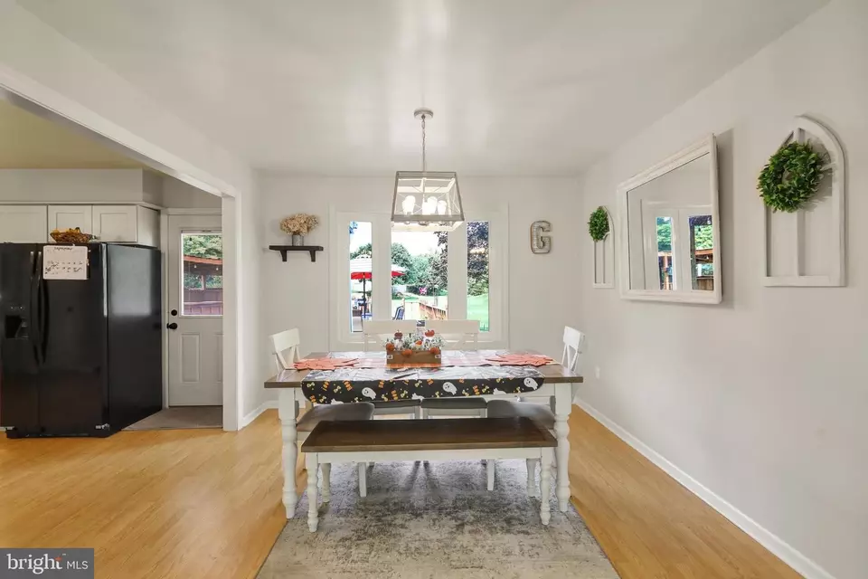 Dining - 81 W South Ave, Landisville, PA 17538 photo 1 of 2