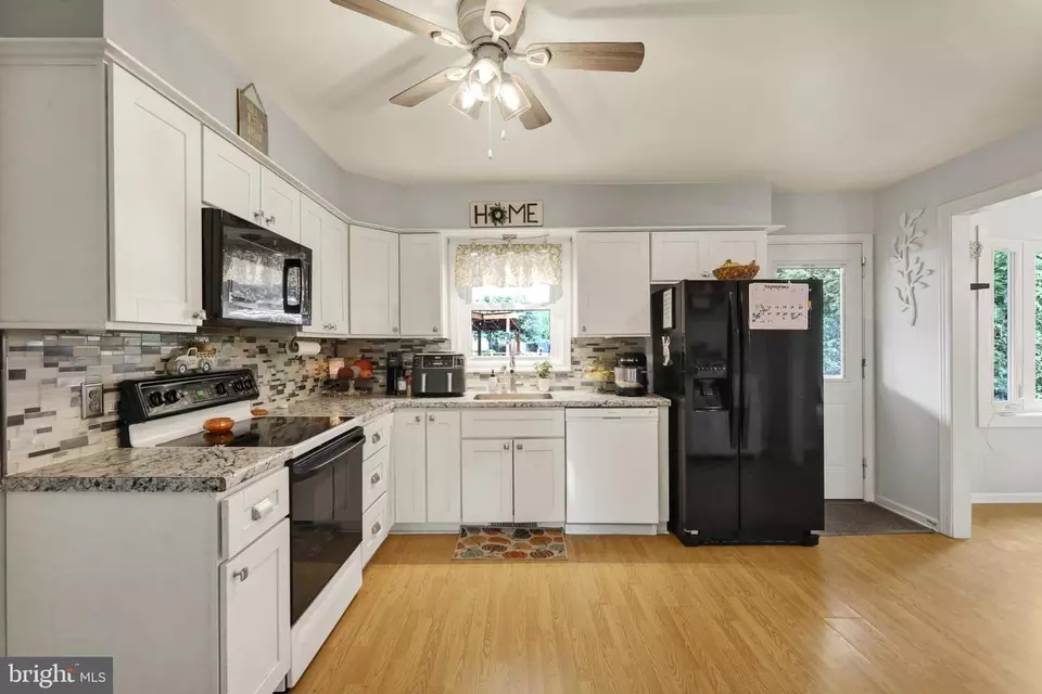 Kitchen - 81 W South Ave, Landisville, PA 17538 photo 1 of 2