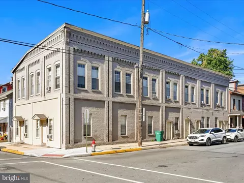 138 S 3rd St, Columbia, PA 17512