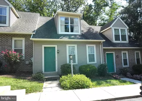 2 Westpointe Dr, Ephrata, PA 17522