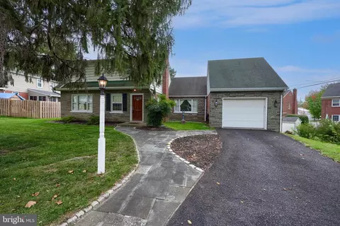 880 Louise Ave, Lancaster, PA 17601
