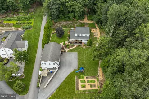 259 Hill Rd, New Holland, PA 17557