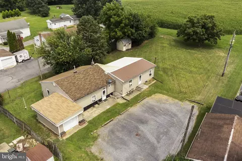 65 W A B C W Church St, Stevens, PA 17578