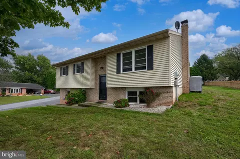 979 Daniel Dr, Stevens, PA 17578