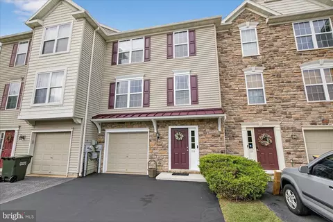 106 Ironwood Ct, Denver, PA 17517