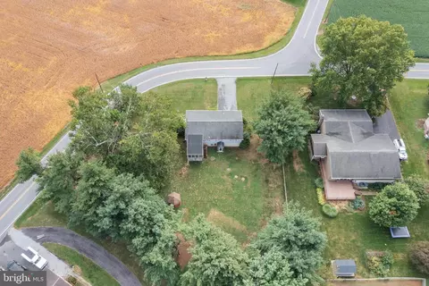 96 Brubaker Rd, Lititz, PA 17543 photo 3
