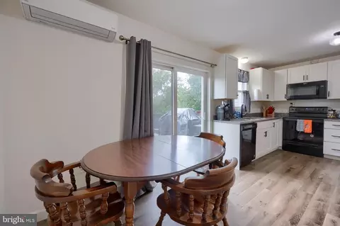 Dining - 425 Cardinal Rd, Lititz, PA 17543 photo 2 of 2